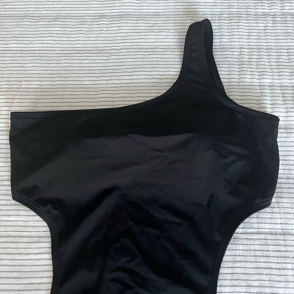 Victoria secret Swim suit. - Picture 1 of 5